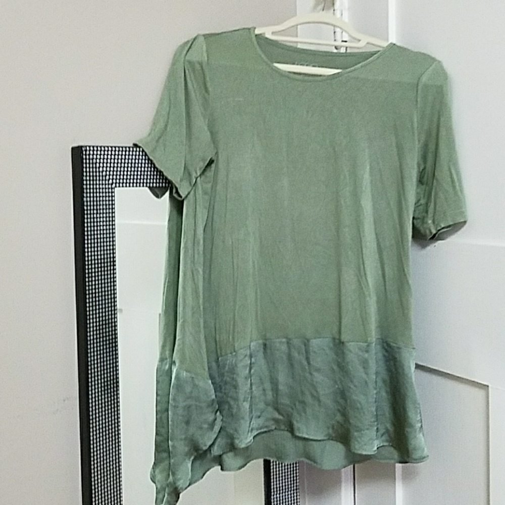 Lori Goldstein short sleeve top